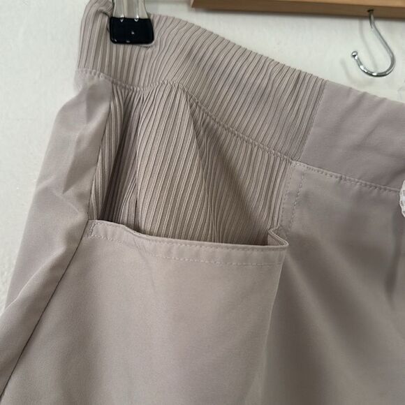 AVALANCHE women’s Short EUC - Picture 3 of 8